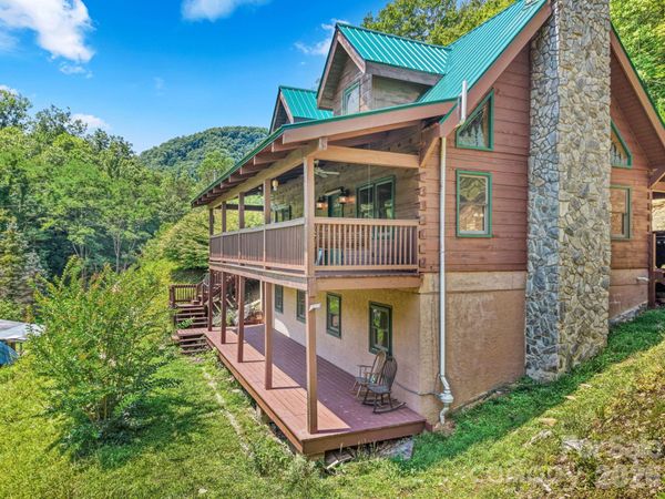 2560 Round Hill Road , Bryson City, NC 28713