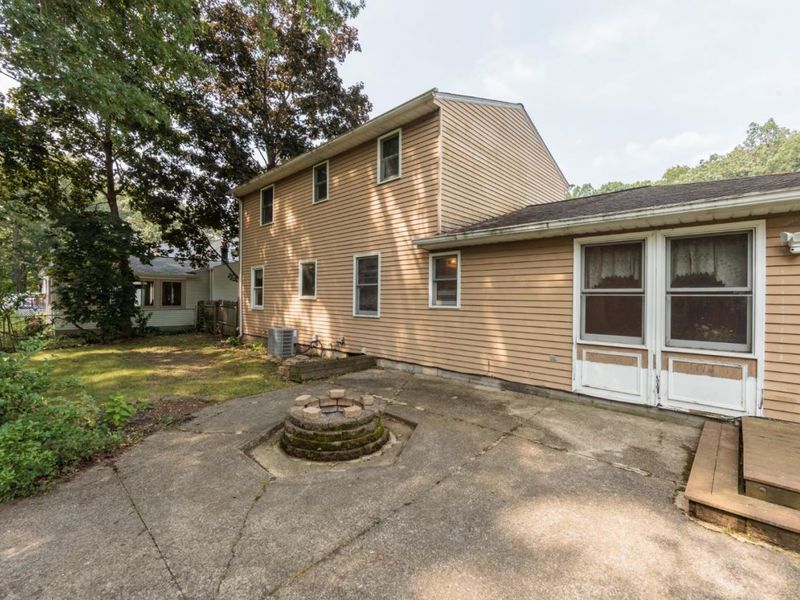 711 Arlington Drive, Vermilion, OH 44089 Photo 3