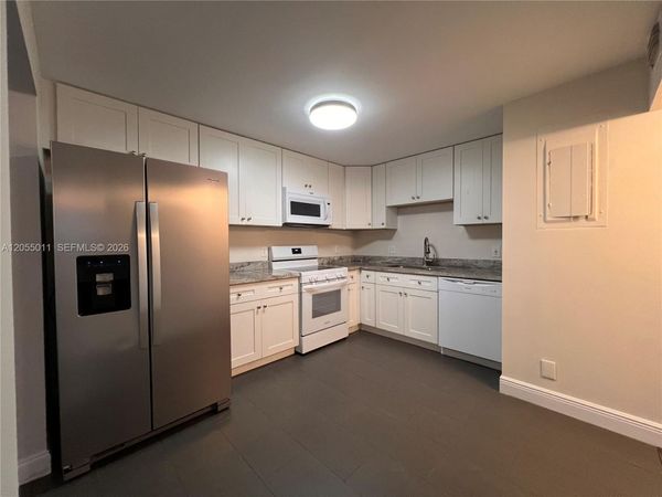 2762 S University Dr , Unit 9D, Davie, FL 33328
