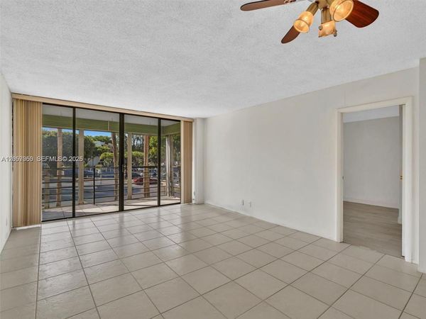 20500 W Country Club Dr , Unit 203, Aventura, FL 33180