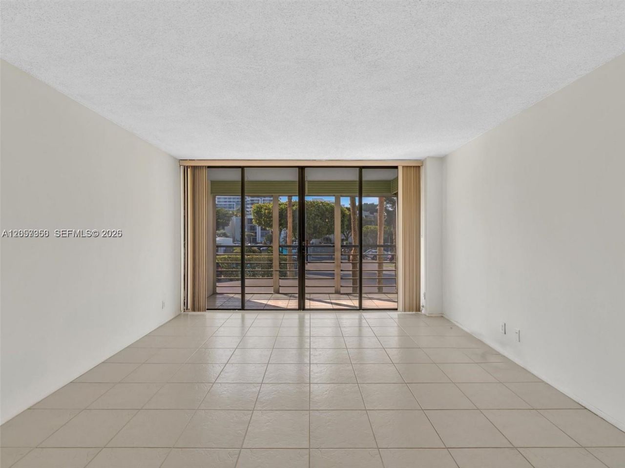 20500 W Country Club Dr , Unit 203, Aventura, FL 33180 Photo