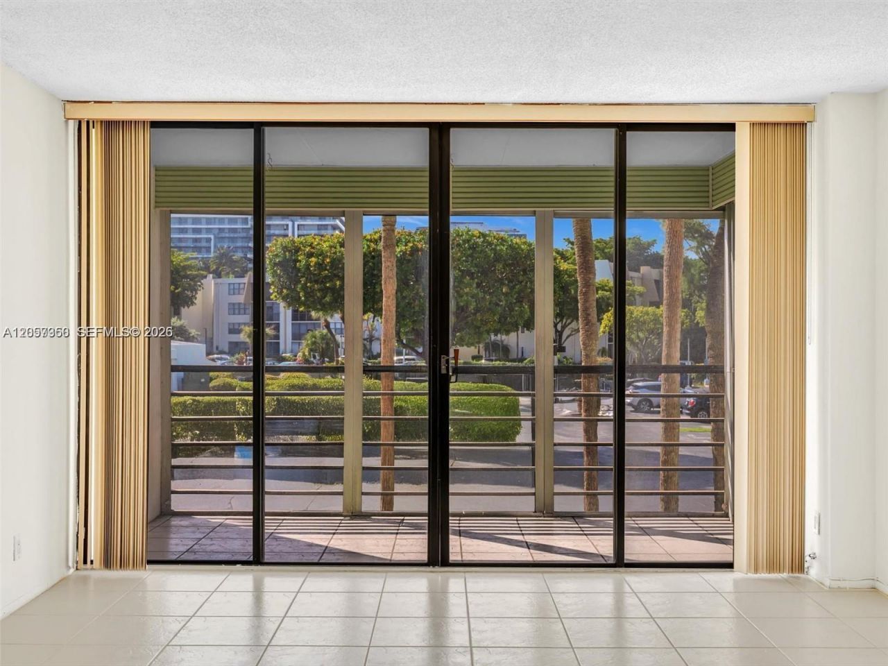 20500 W Country Club Dr , Unit 203, Aventura, FL 33180 Photo