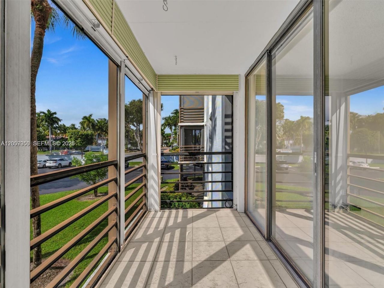 20500 W Country Club Dr , Unit 203, Aventura, FL 33180 Photo