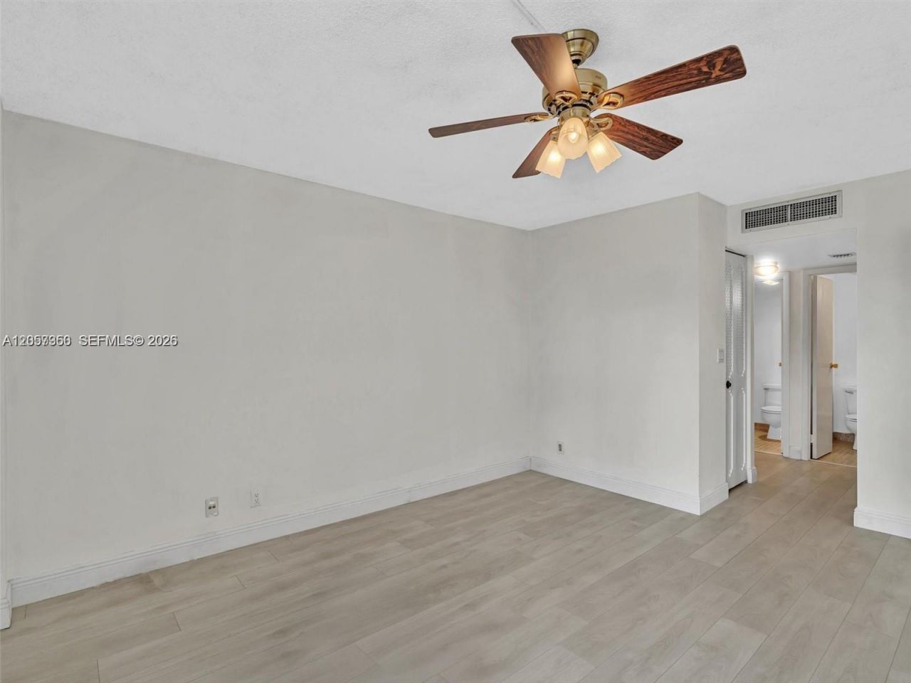 20500 W Country Club Dr , Unit 203, Aventura, FL 33180 Photo