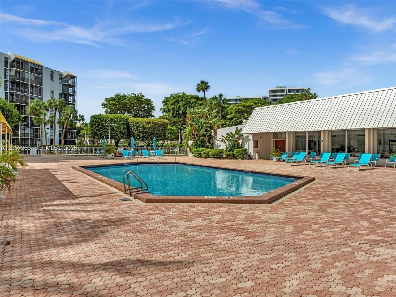 20500 W Country Club Dr , Unit 203, Aventura, FL 33180 Photo