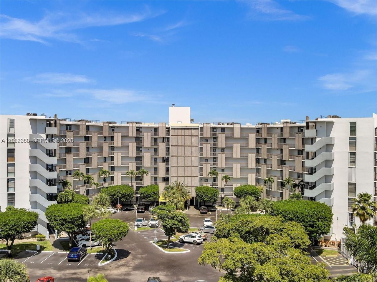 20500 W Country Club Dr , Unit 203, Aventura, FL 33180 Photo
