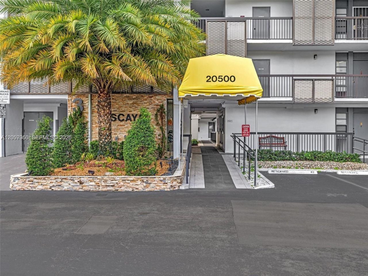 20500 W Country Club Dr , Unit 203, Aventura, FL 33180 Photo