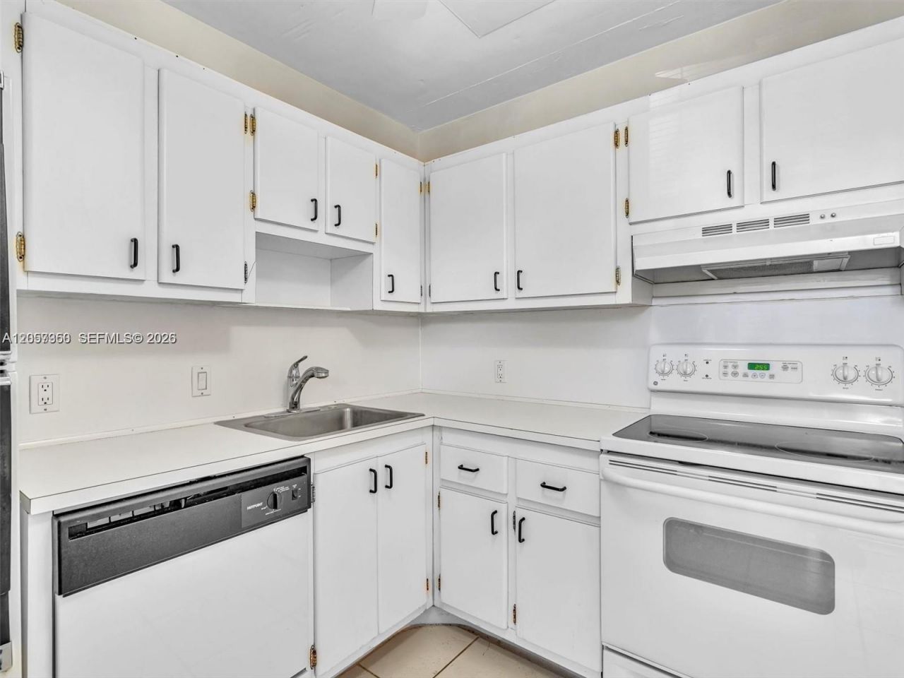 20500 W Country Club Dr , Unit 203, Aventura, FL 33180 Photo