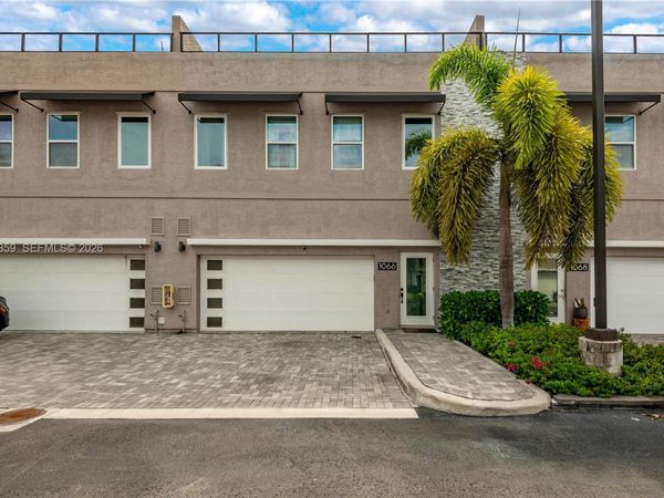 1066 NE 35th St, Oakland Park, FL 33334