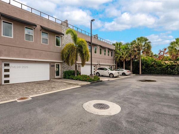 1066 NE 35th St , Oakland Park, FL 33334