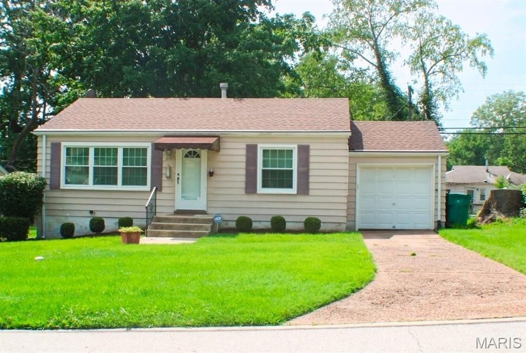 10167 Jepson Drive, Bellefontaine Neighbors, MO 63137 Main Photo