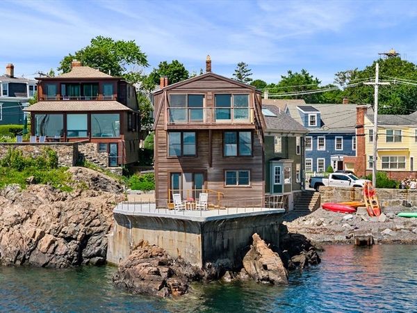 137R Front, Marblehead, MA 01945