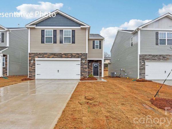 676 13th Avenue Drive NE, Hickory, NC 28601