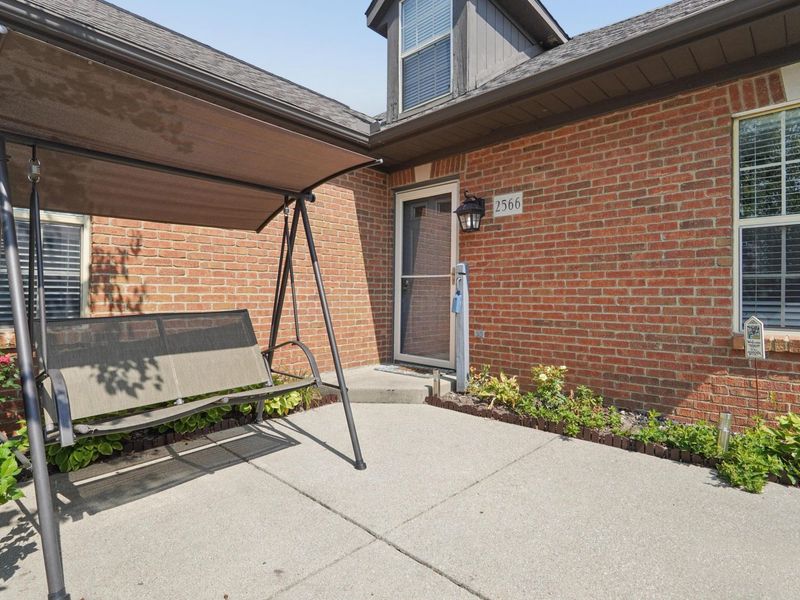 2566 Trotterslane Drive, Columbus, OH 43235 Photo 4