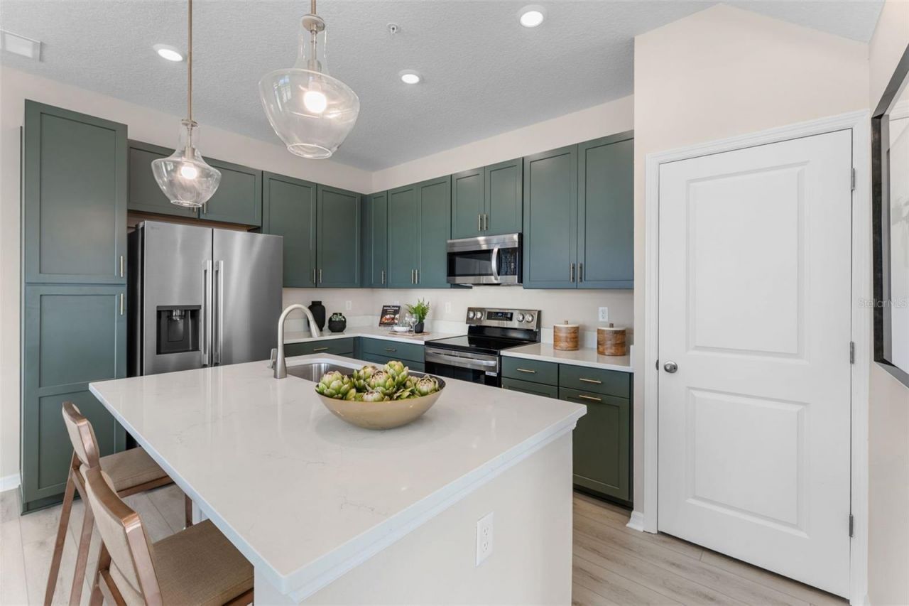 652 Emerald Grove Drive , Apopka, FL 32703 Photo