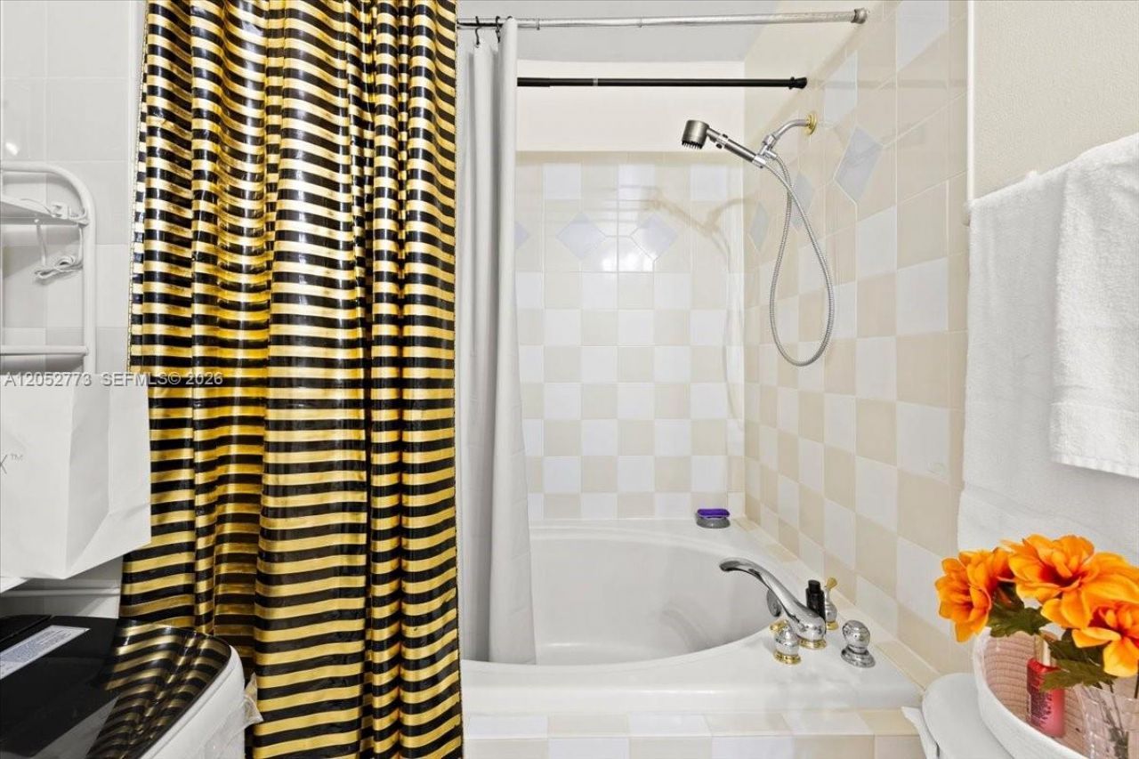 5850 NW 57th Ave , Unit 7, Tamarac, FL 33319 Photo