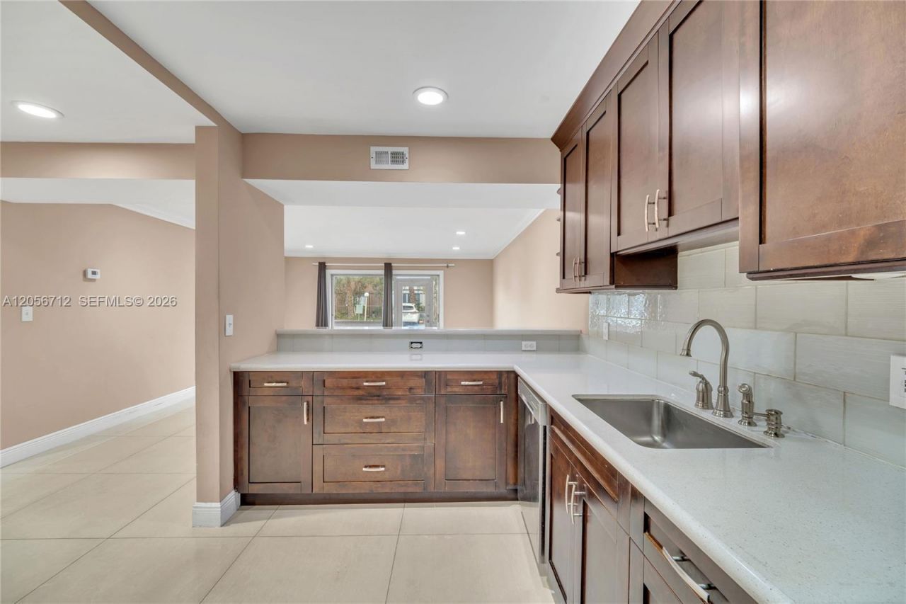 4848 NW 24th Ct , Unit 118, Lauderdale Lakes, FL 33313 Photo