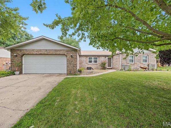 705 Leighigh Drive, Swansea, IL 62226