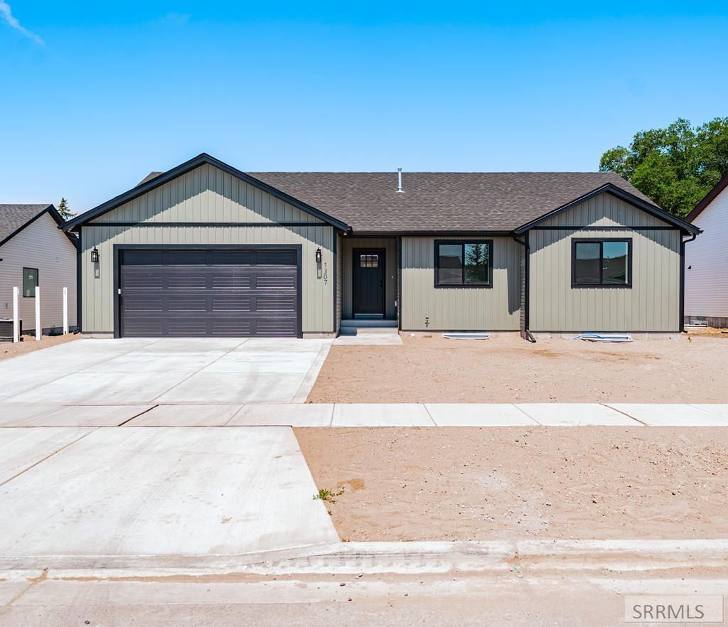 1307 Harris Loop, Blackfoot, ID 83221 Main Photo