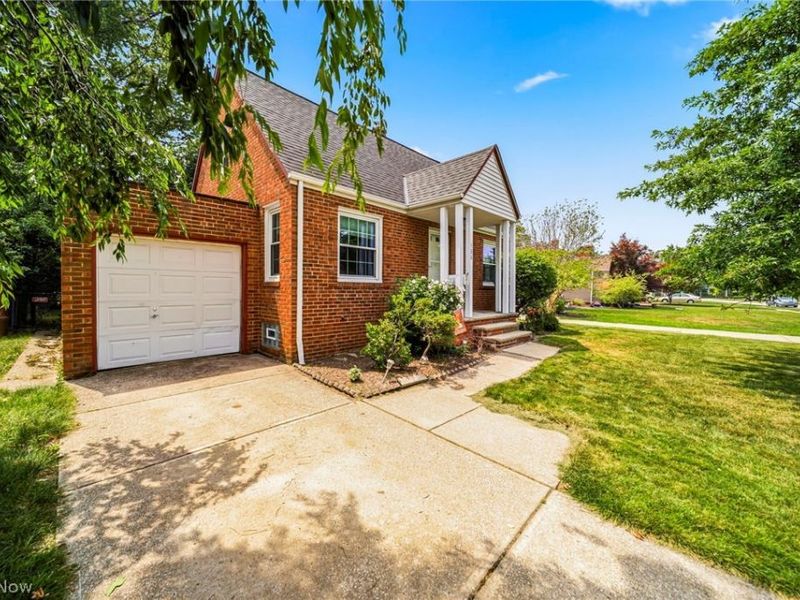 134 E 293rd Street, Willowick, OH 44095 Photo 3