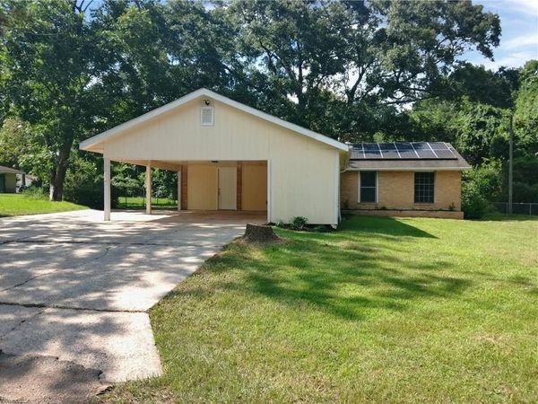 1215 W 10TH Street , Bogalusa, LA 70427