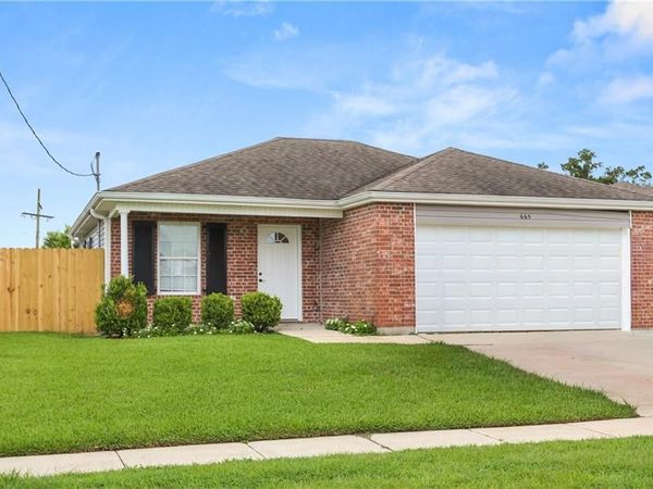 665 HELIS Street , Westwego, LA 70094