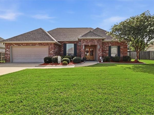 113 CHURCHILL Drive , Madisonville, LA 70447