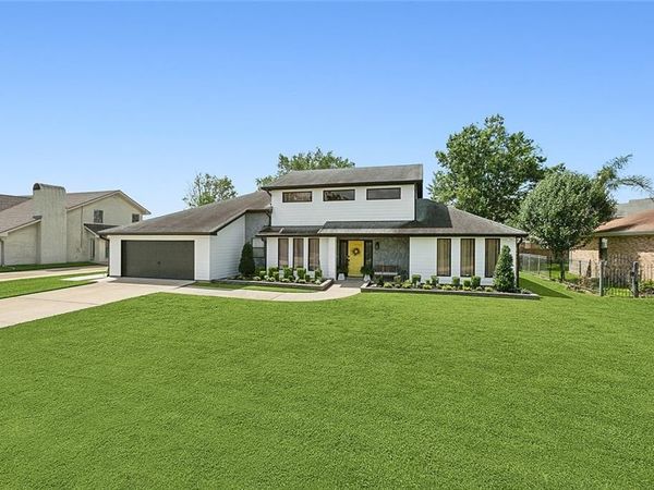 1800 LAKE SALVADOR Drive , Harvey, LA 70058