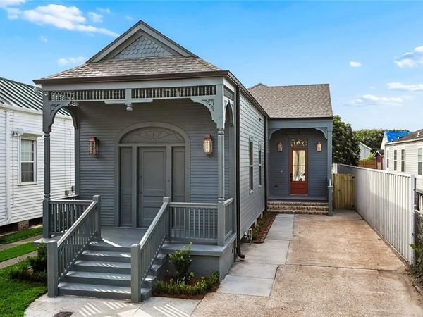 1127 LEONIDAS Street , New Orleans, LA 70118
