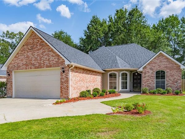 140 KATHIE Drive, Ponchatoula, LA 70454