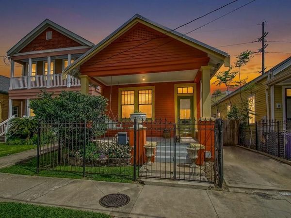 7719 OAK Street , New Orleans, LA 70118