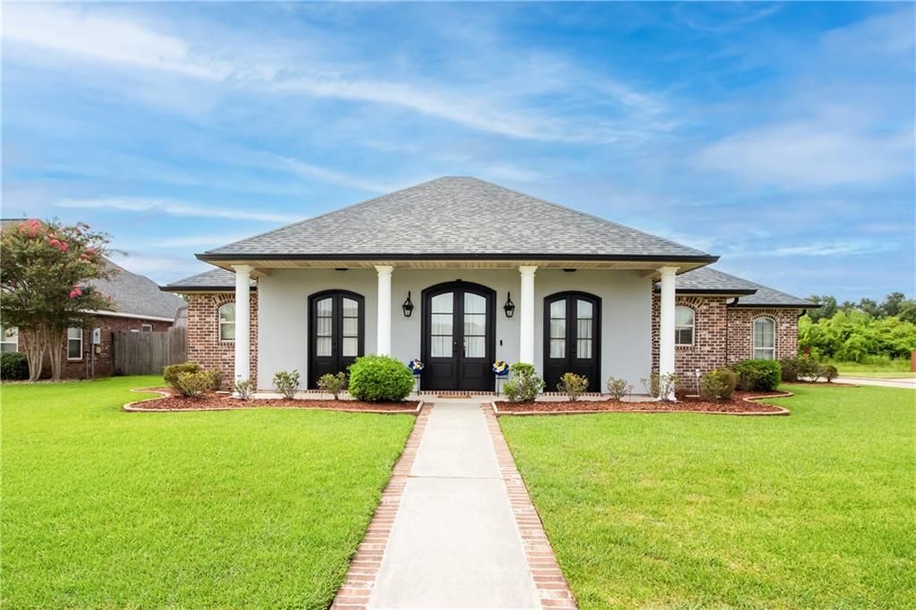 503 COUNTRY COTTAGE Boulevard Montz, LA 