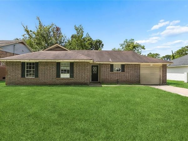 1735 W HALL Avenue , Slidell, LA 70460