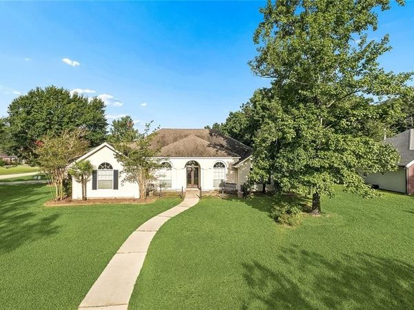 403 AVENUE PALAIS ROYAL Avenue , Covington, LA 70433
