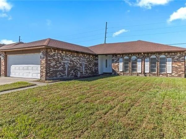 2440 WEST SUNNYMEADE Drive , Harvey, LA 70058