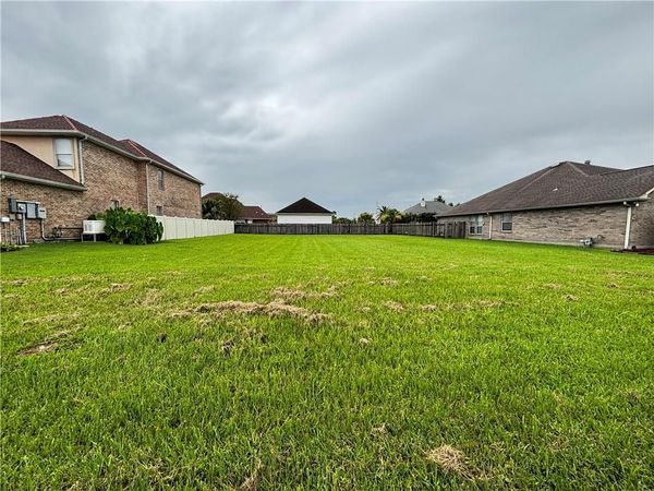 1842 E SQUIREWOOD Drive , Harvey, LA 70058