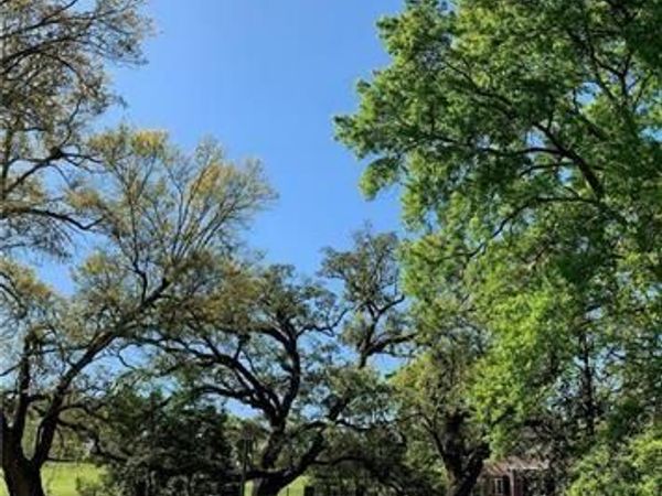 19 RESEARCH Drive , Harahan, LA 70123