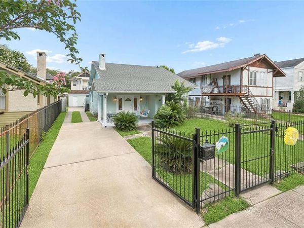 2831 CALHOUN Street, New Orleans, LA 70118
