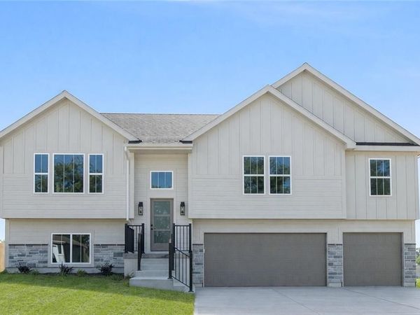 1325 N Holland Court, Independence, MO 64056