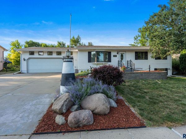 6100 W Westminster Dr, Sioux Falls, SD 57106