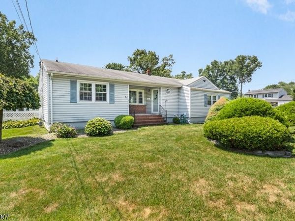 54 Canterbury Dr, Clark, NJ 07066