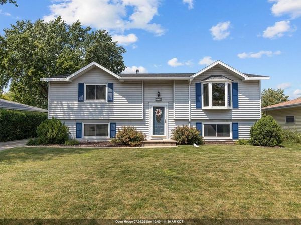 530 E MITCHELL AVENUE, Appleton, WI 54915