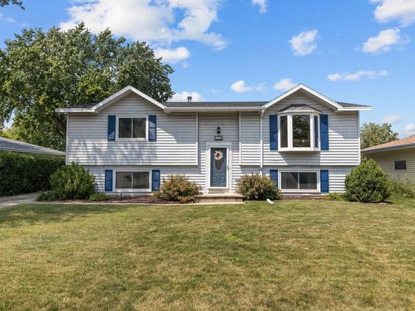 530 E MITCHELL AVENUE, Appleton, WI 54915