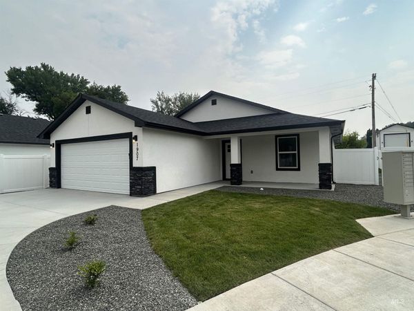 1915 Oregon Avenue, Caldwell, ID 83605