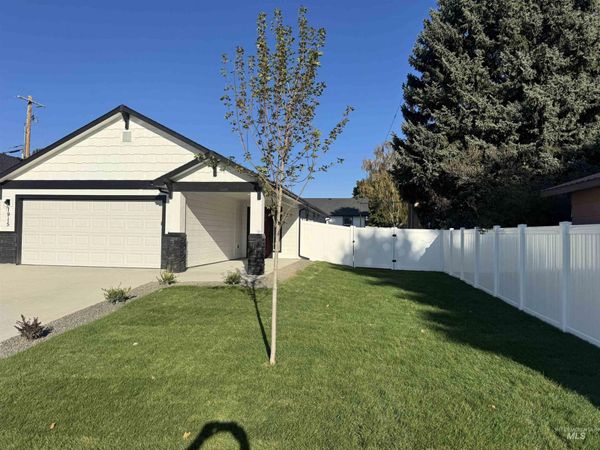 1915 Oregon Avenue, Caldwell, ID 83605
