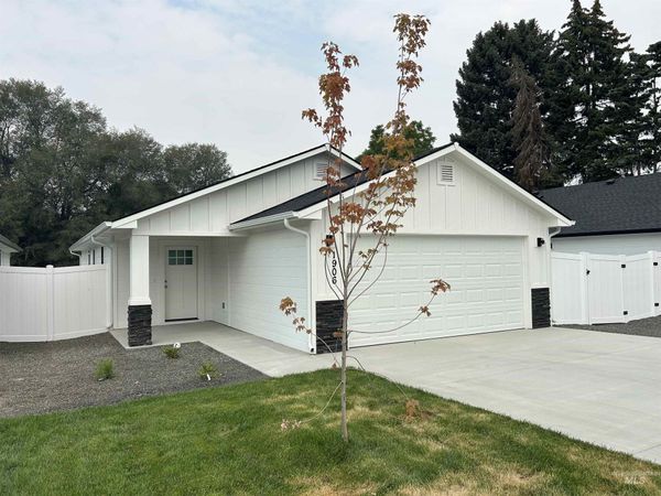 1915 Oregon Avenue, Caldwell, ID 83605