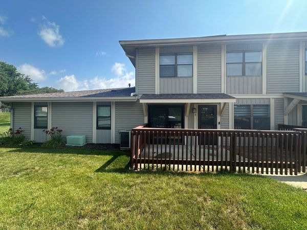 5700 Dutch Mill Court, Unit B, Hanover Park, IL 60133