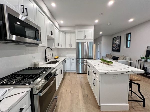 169 Maverick St, Unit 1, Boston, MA 02128