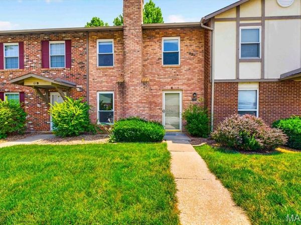 61 Park Charles , St Charles, MO 63376