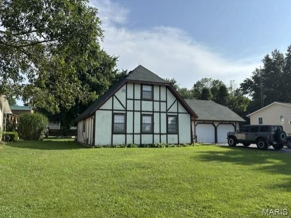 818 WEBSTER Street , Nokomis, IL 62075